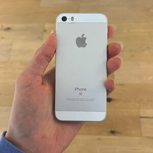 Apple iPhone SE